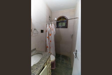 Casa à venda com 329m², 4 quartos e 2 vagasBanheiro de serviço