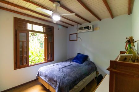 Casa à venda com 329m², 4 quartos e 2 vagasQuarto 2