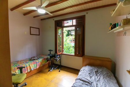 Casa à venda com 329m², 4 quartos e 2 vagasQuarto 3