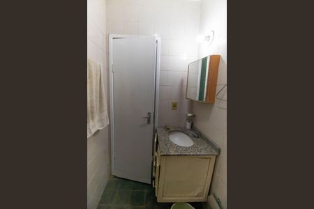 Casa à venda com 329m², 4 quartos e 2 vagasBanheiro de serviço