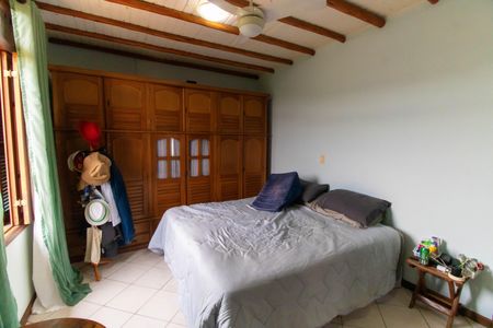 Casa à venda com 329m², 4 quartos e 2 vagasSuíte