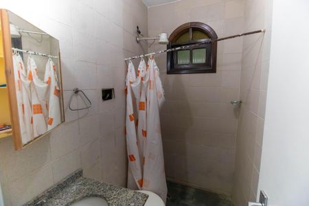 Casa à venda com 329m², 4 quartos e 2 vagasBanheiro de serviço