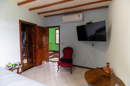 Casa à venda com 329m², 4 quartos e 2 vagasSuíte