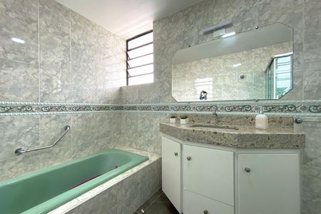 Casa à venda com 308m², 4 quartos e 4 vagasBanheiro da Suíte 1