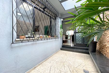 Casa à venda com 308m², 4 quartos e 4 vagasVaranda