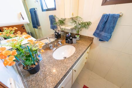 Apartamento para alugar com 123m², 2 quartos e 3 vagas Apartamento para alugar com 123m², 2 quartos e 3 vagasBanheiro da Suíte 2