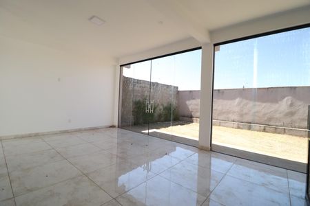 Sala de casa para alugar com 4 quartos, 110m² em Jardim Holanda, Uberlândia