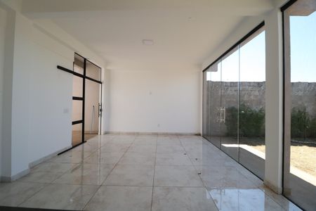 Sala de casa para alugar com 4 quartos, 110m² em Jardim Holanda, Uberlândia