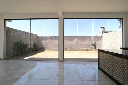 Sala de casa para alugar com 4 quartos, 110m² em Jardim Holanda, Uberlândia