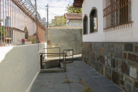 Casa à venda com 128m², 5 quartos e 1 vagaÁrea externa