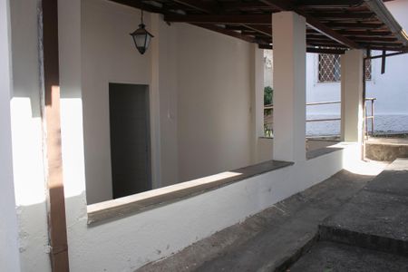 Casa à venda com 128m², 5 quartos e 1 vagaÁrea externa