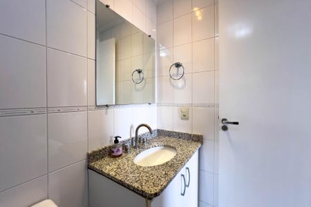 Apartamento à venda com 140m², 3 quartos e 2 vagasBanheiro do quarto 1