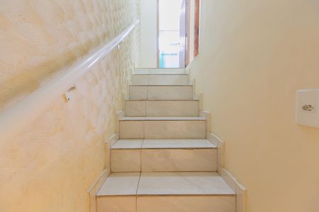Casa para alugar com 130m², 3 quartos e 1 vaga Casa para alugar com 130m², 3 quartos e 1 vagaEscada
