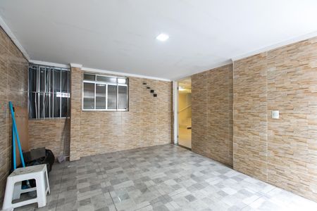 Garagem de casa para alugar com 3 quartos, 130m² em Vila Taquari, São Paulo