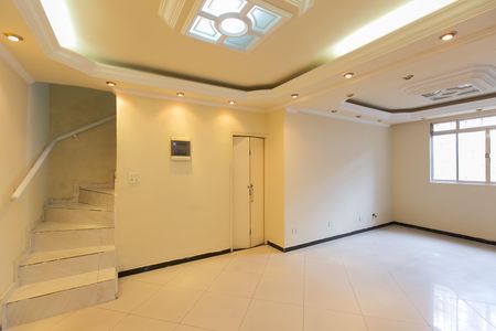 Casa para alugar com 130m², 3 quartos e 1 vaga Casa para alugar com 130m², 3 quartos e 1 vagaSala