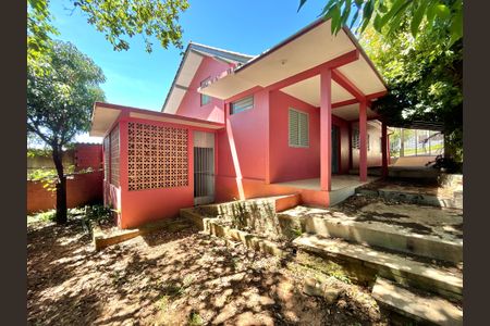 Casa à venda com 163m², 3 quartos e 2 vagasFachada