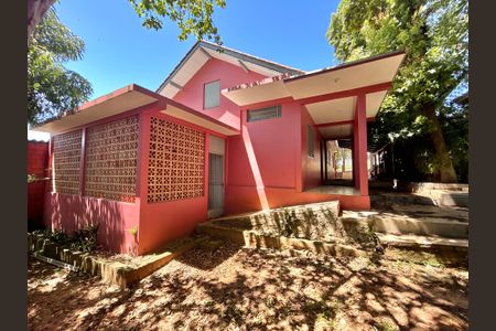 Casa à venda com 163m², 3 quartos e 2 vagasFachada