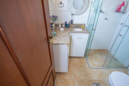 Apartamento à venda com 224m², 4 quartos e 4 vagas Apartamento à venda com 224m², 4 quartos e 4 vagassuite