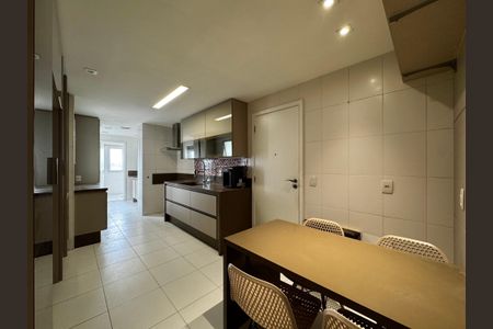 Apartamento à venda com 192m², 4 quartos e 3 vagasCozinha e Área de Serviço