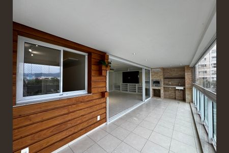 Apartamento à venda com 192m², 4 quartos e 3 vagasVaranda