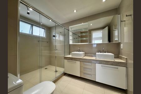 Apartamento à venda com 192m², 4 quartos e 3 vagasSuíte 1 - Banheiro
