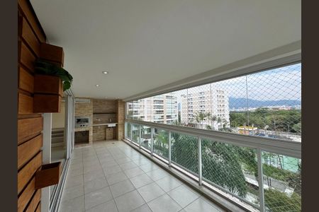 Apartamento à venda com 192m², 4 quartos e 3 vagasVaranda
