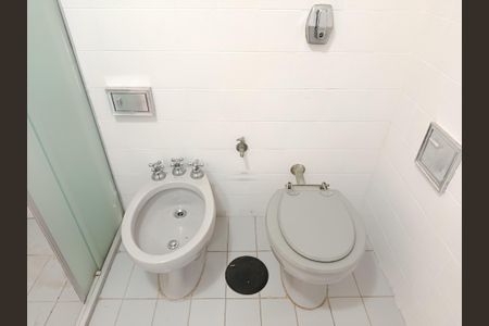 Apartamento para alugar com 168m², 3 quartos e 2 vagasBanheiro