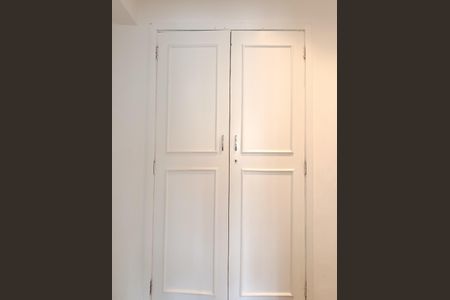 Apartamento para alugar com 168m², 3 quartos e 2 vagasArmário do corredor