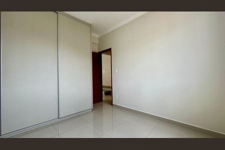 Quarto 2 de apartamento para alugar com 3 quartos, 80m² em Buritis, Belo Horizonte