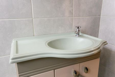 Casa à venda com 60m², 2 quartos e sem vaga Casa à venda com 60m², 2 quartos e sem vagaBanheiro