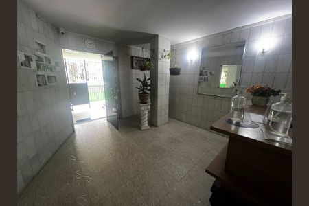 Apartamento à venda com 55m², 2 quartos e sem vaga Apartamento à venda com 55m², 2 quartos e sem vagaHall