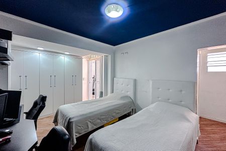 Casa à venda com 180m², 2 quartos e 2 vagasQuarto 1 - Suíte