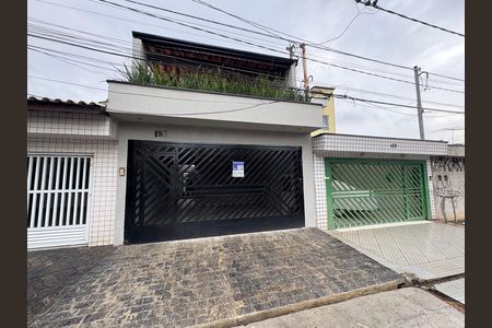 Fachada + plaquinha de casa à venda com 5 quartos, 280m² em Jardim Ocara, Santo André