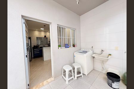 Casa à venda com 100m², 4 quartos e 2 vagasÁrea de Serviço