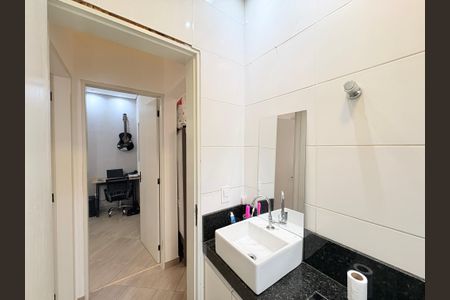 Casa à venda com 100m², 4 quartos e 2 vagasBanheiro Social