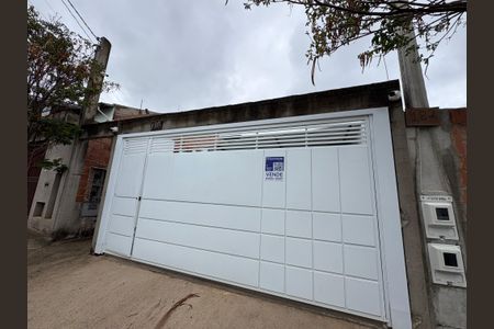 Casa à venda com 100m², 4 quartos e 2 vagas Casa à venda com 100m², 4 quartos e 2 vagasFachada