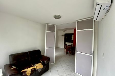 Apartamento à venda com 92m², 2 quartos e 1 vaga Apartamento à venda com 92m², 2 quartos e 1 vagaSala