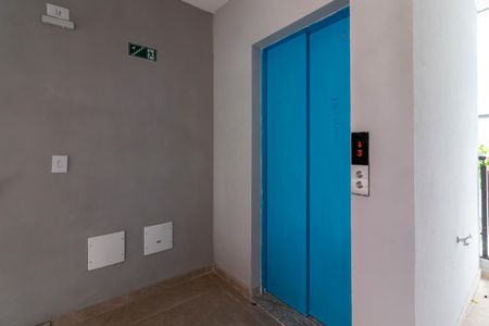 Apartamento à venda com 34m², 2 quartos e sem vaga Apartamento à venda com 34m², 2 quartos e sem vagaElevador