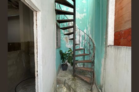 Casa para alugar com 280m², 4 quartos e sem vagaEscada casa 2