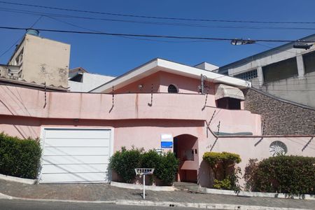 Casa à venda com 140m², 3 quartos e 4 vagas Casa à venda com 140m², 3 quartos e 4 vagasFachada