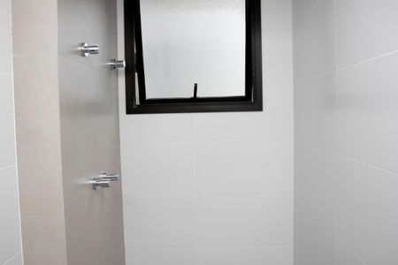 Apartamento à venda com 74m², 2 quartos e 2 vagasBanheiro da Suíte 1