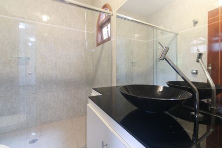 Casa para alugar com 250m², 3 quartos e 2 vagasBanheiro Suíte