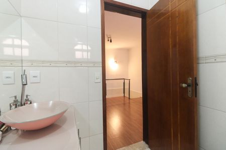 Casa para alugar com 250m², 3 quartos e 2 vagasBanheiro Social