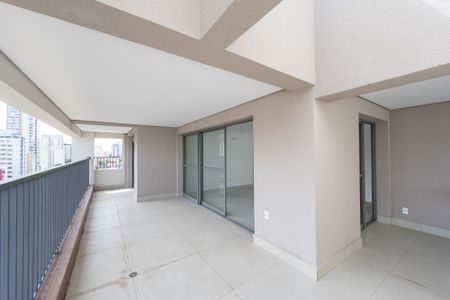 Apartamento à venda com 177m², 3 quartos e 2 vagas Apartamento à venda com 177m², 3 quartos e 2 vagasVaranda