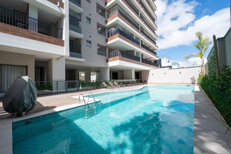 Apartamento à venda com 177m², 3 quartos e 2 vagas Apartamento à venda com 177m², 3 quartos e 2 vagasPiscina