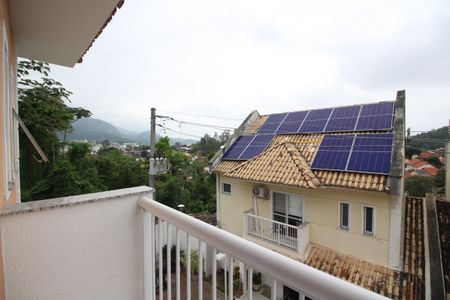 Casa de condomínio à venda com 166m², 4 quartos e 2 vagasQuarto 4 - Varanda