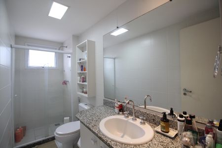 Casa de condomínio à venda com 166m², 4 quartos e 2 vagasBanheiro Social 1