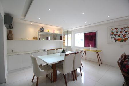 Casa de condomínio à venda com 166m², 4 quartos e 2 vagasSala