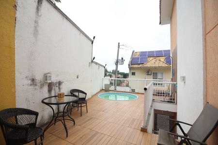 Casa de condomínio à venda com 166m², 4 quartos e 2 vagasÁrea Externa