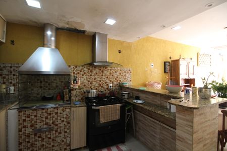 Casa de condomínio à venda com 166m², 4 quartos e 2 vagasChurrasqueira